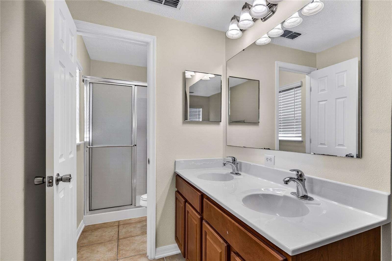 HILLCREST/LK NETTIE - Residential