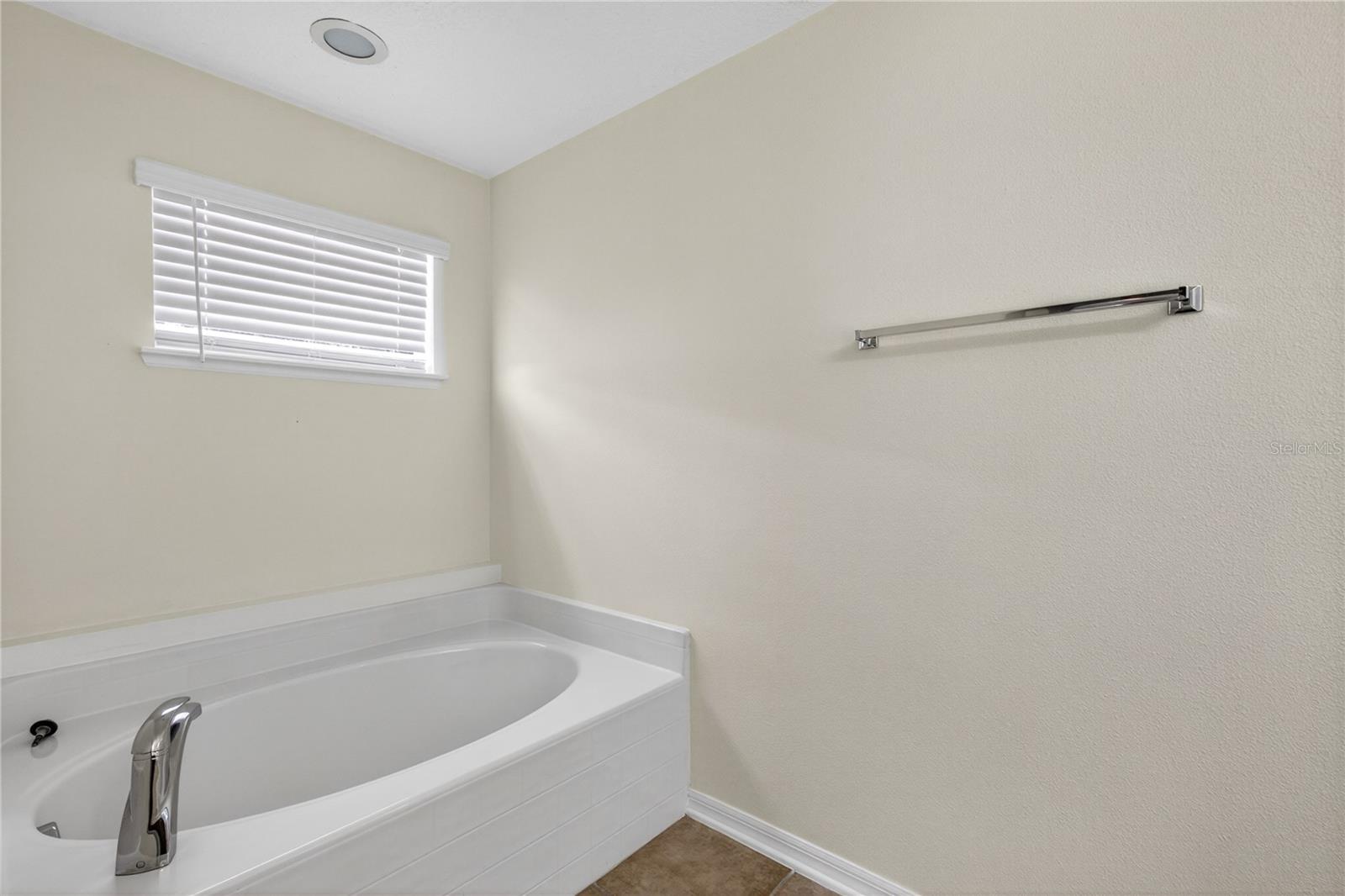 HILLCREST/LK NETTIE - Residential