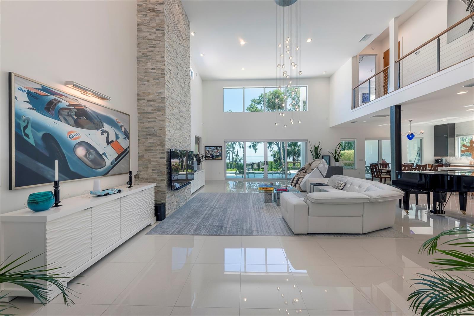 521 LAKE COVE POINTE CIRCLE