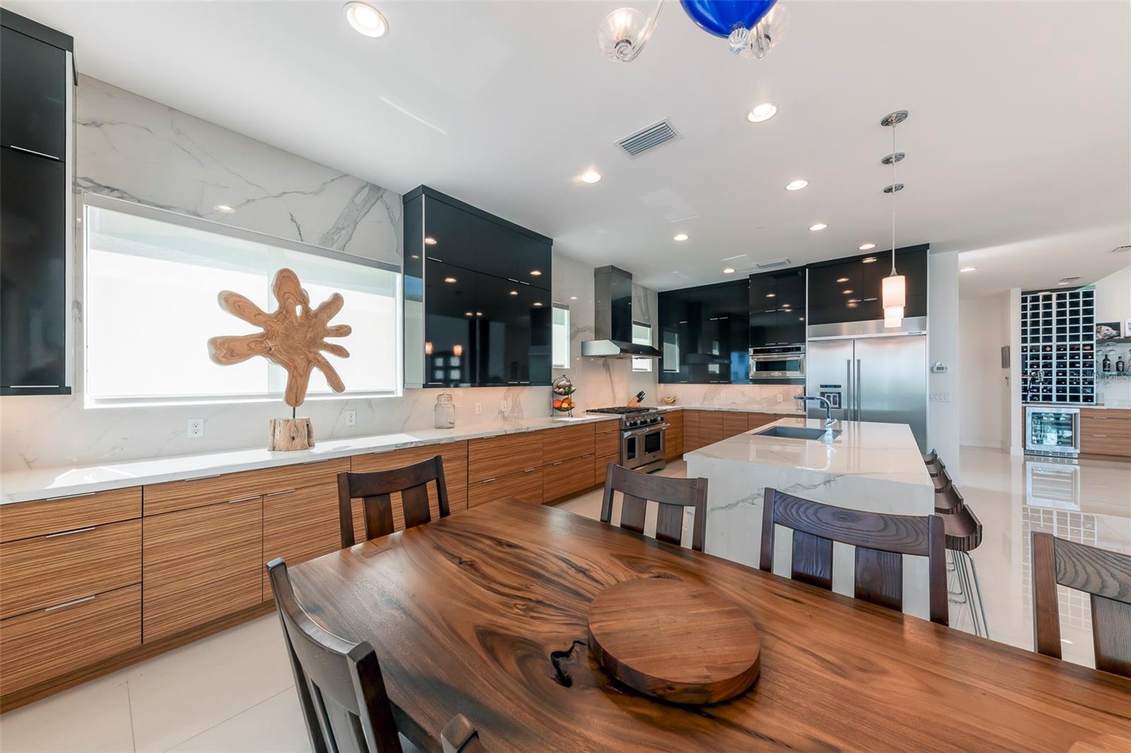 521 LAKE COVE POINTE CIRCLE