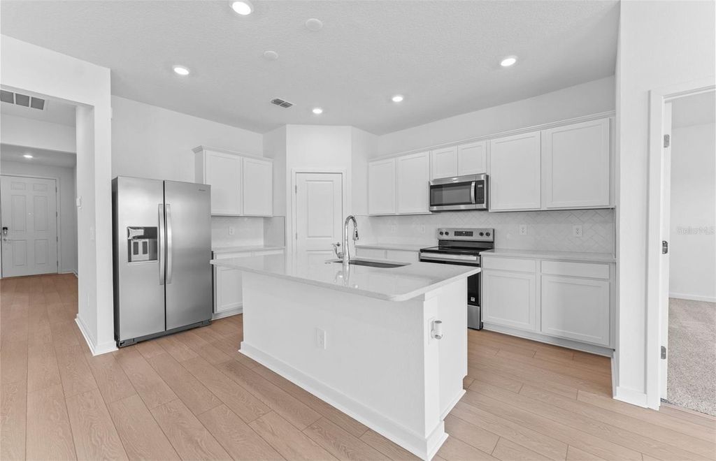 Photo of 9736 Redwood Heights Loop, Thonotosassa, FL 33592 (MLS # TB8378387)