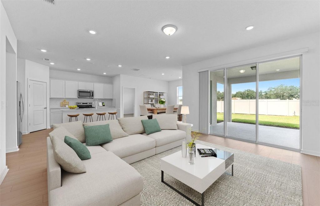 Photo of 9736 Redwood Heights Loop, Thonotosassa, FL 33592 (MLS # TB8378387)