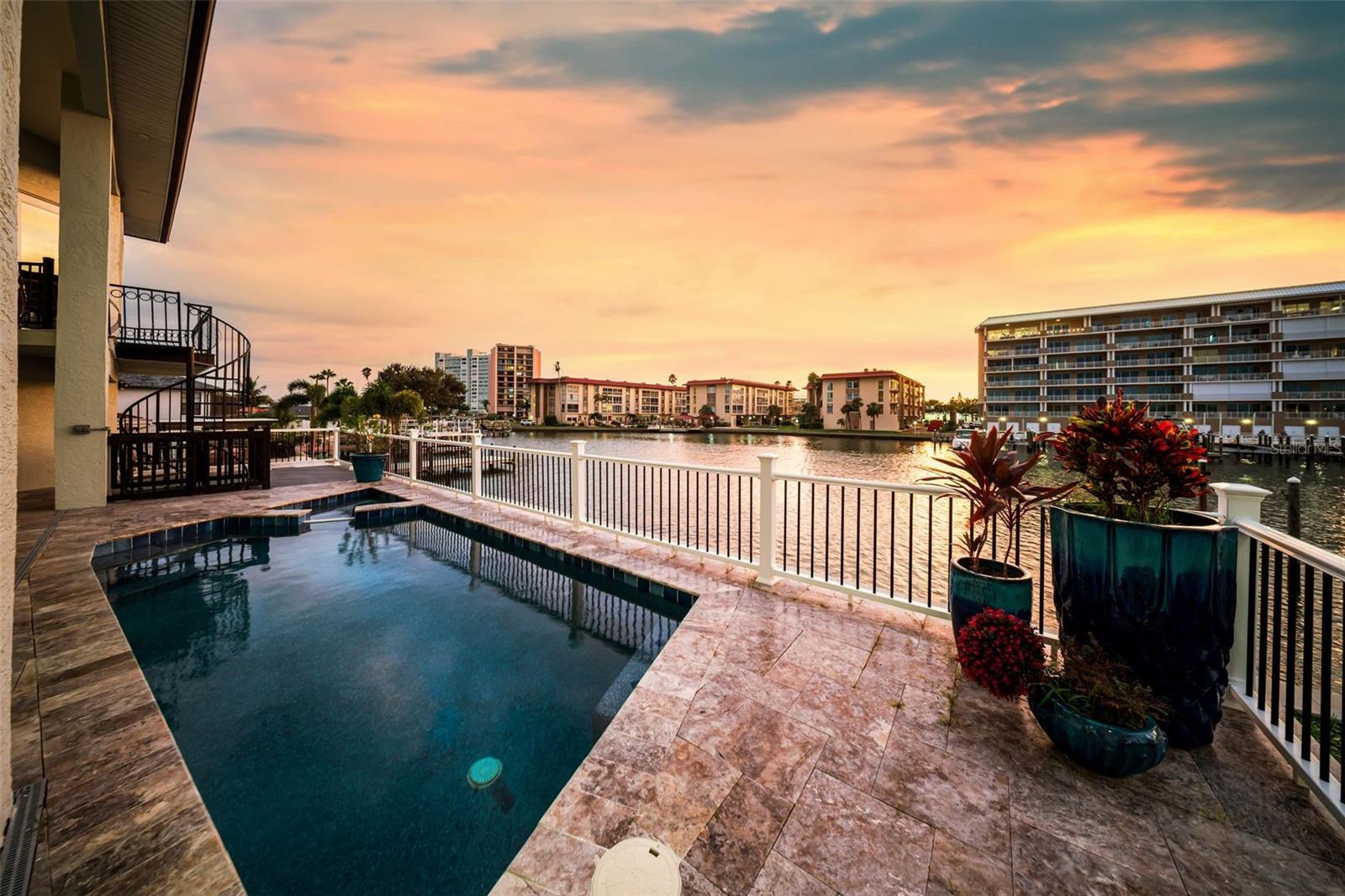 124 LEEWARD ISLAND