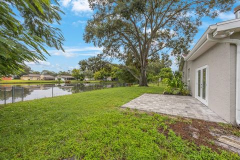 A home in SEMINOLE