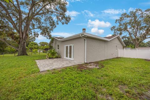 A home in SEMINOLE