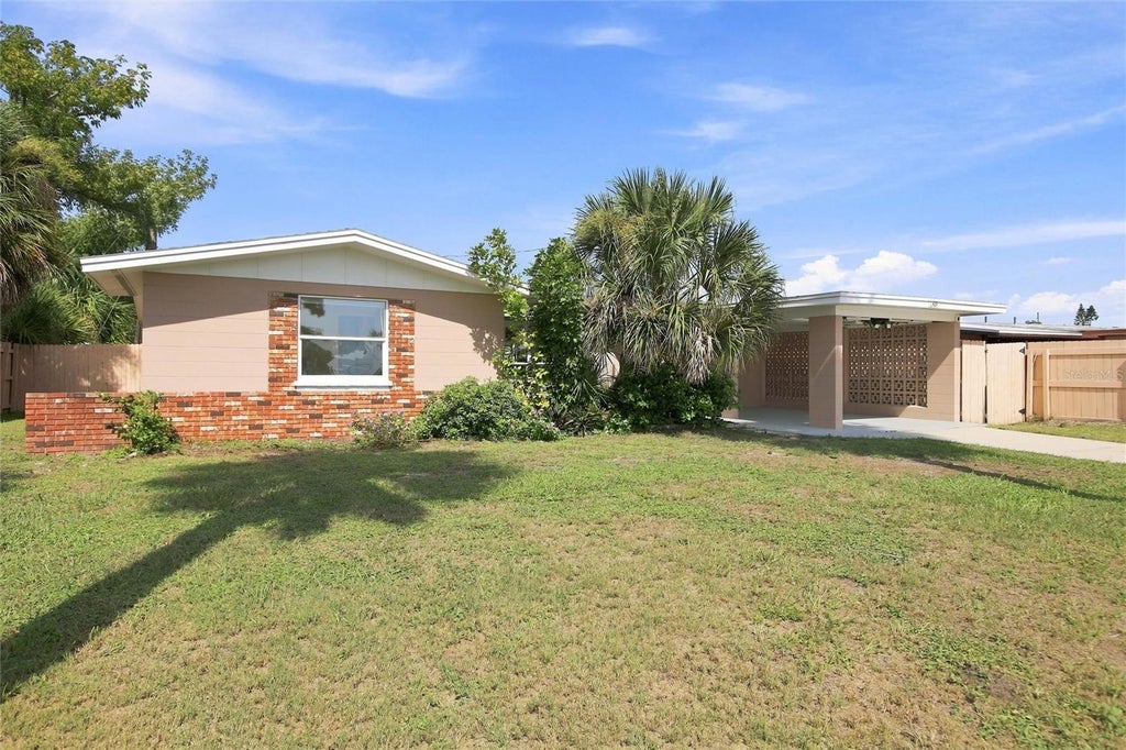 Photo of 1509 Banyan Drive, Venice, FL 34293 (MLS # A4704192)
