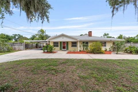 Photo of 1411 Cliff Avenue, Eustis, FL 32726 (MLS # V4943001) Photo of 1411 Cliff Avenue, Eustis, FL 32726 (MLS # V4943001)
