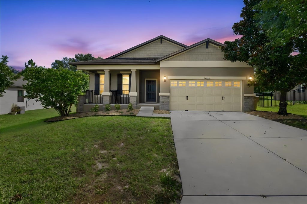 Photo of 30022 Donnington Loop, Mount Dora, FL 32757 (MLS # G5118184)