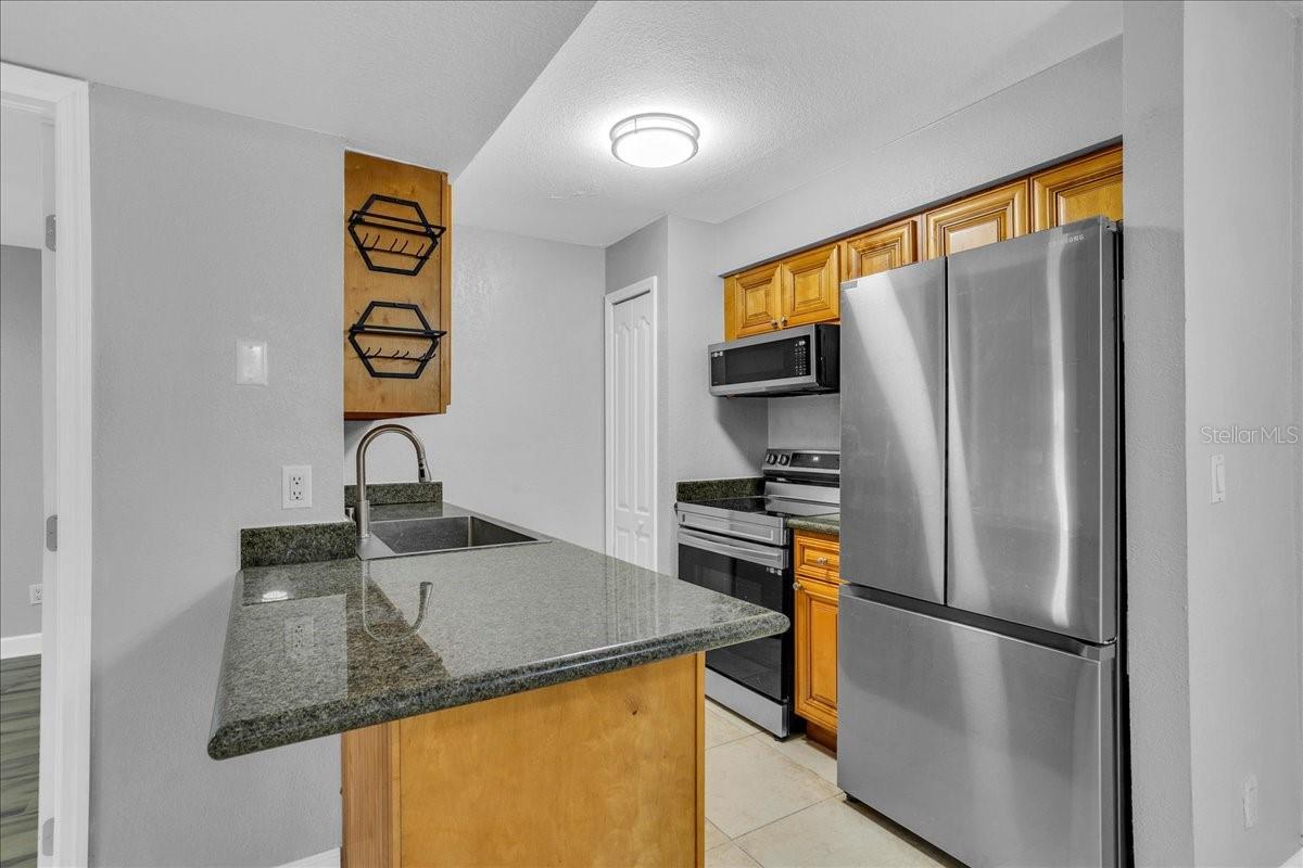 THE HAMPTONS AT BRANDON A CONDO - Residential