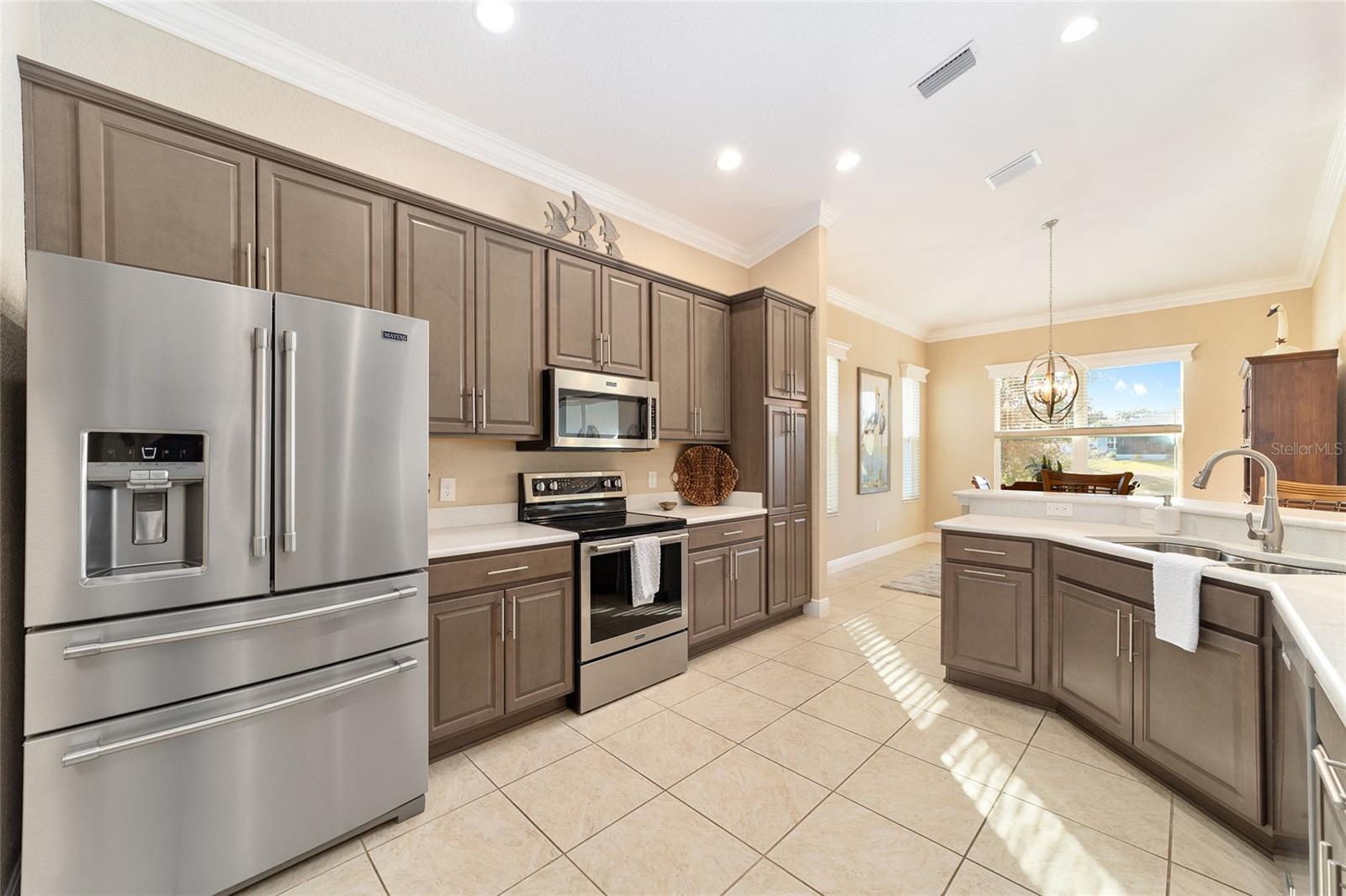 LAKESIDE LANDINGS - THE ENCLAVE - Residential