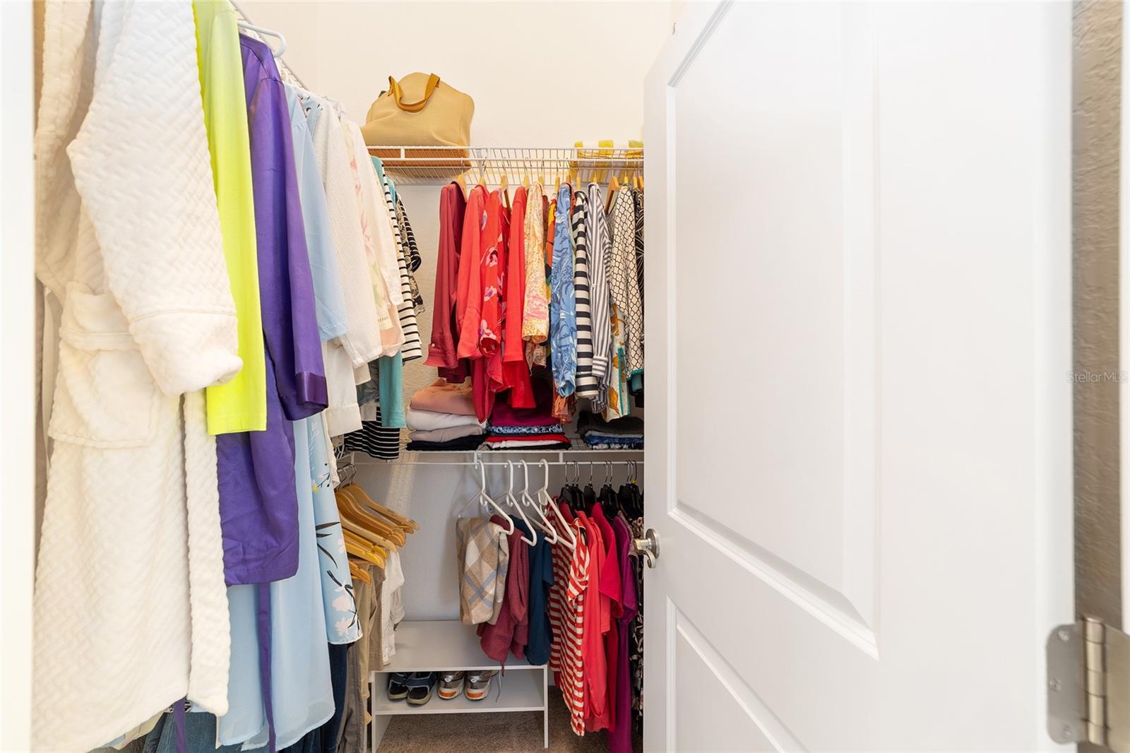 LAKESIDE LANDINGS - THE ENCLAVE - Residential