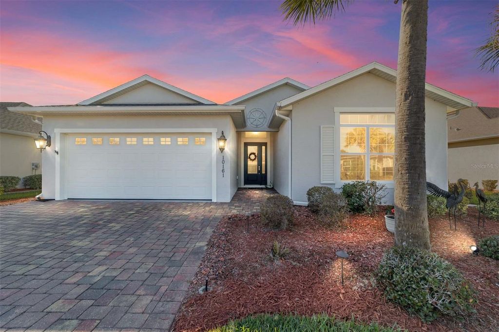 Photo of 10161 Julia Isles Avenue, Oxford, FL 34484 (MLS # G5107431)
