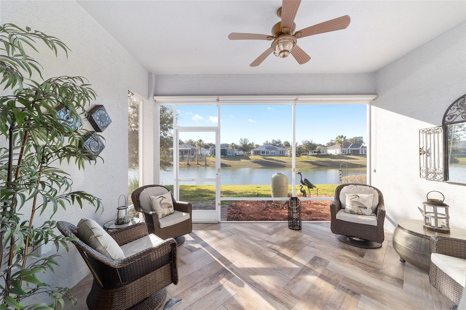 LAKESIDE LANDINGS - THE ENCLAVE - Residential