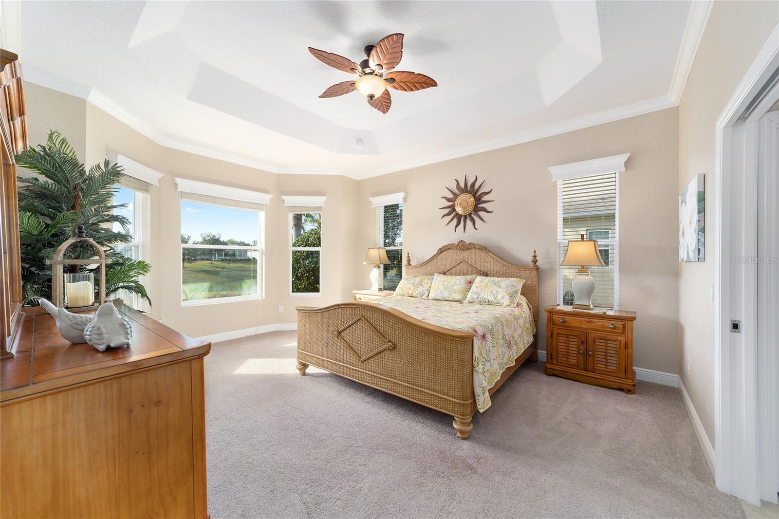 LAKESIDE LANDINGS - THE ENCLAVE - Residential