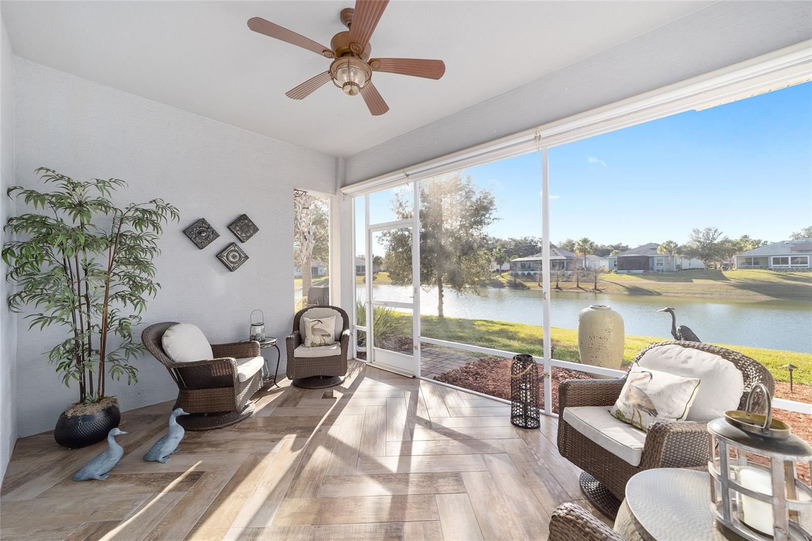 LAKESIDE LANDINGS - THE ENCLAVE - Residential