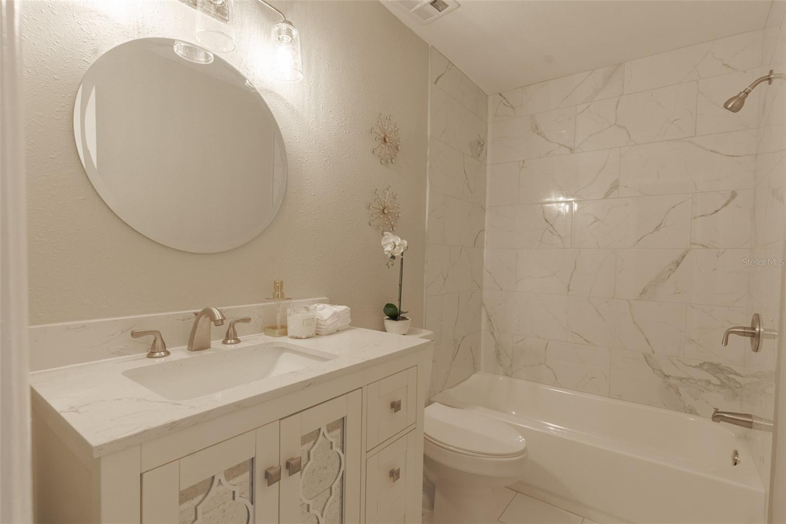 ROUSLYNN - Residential