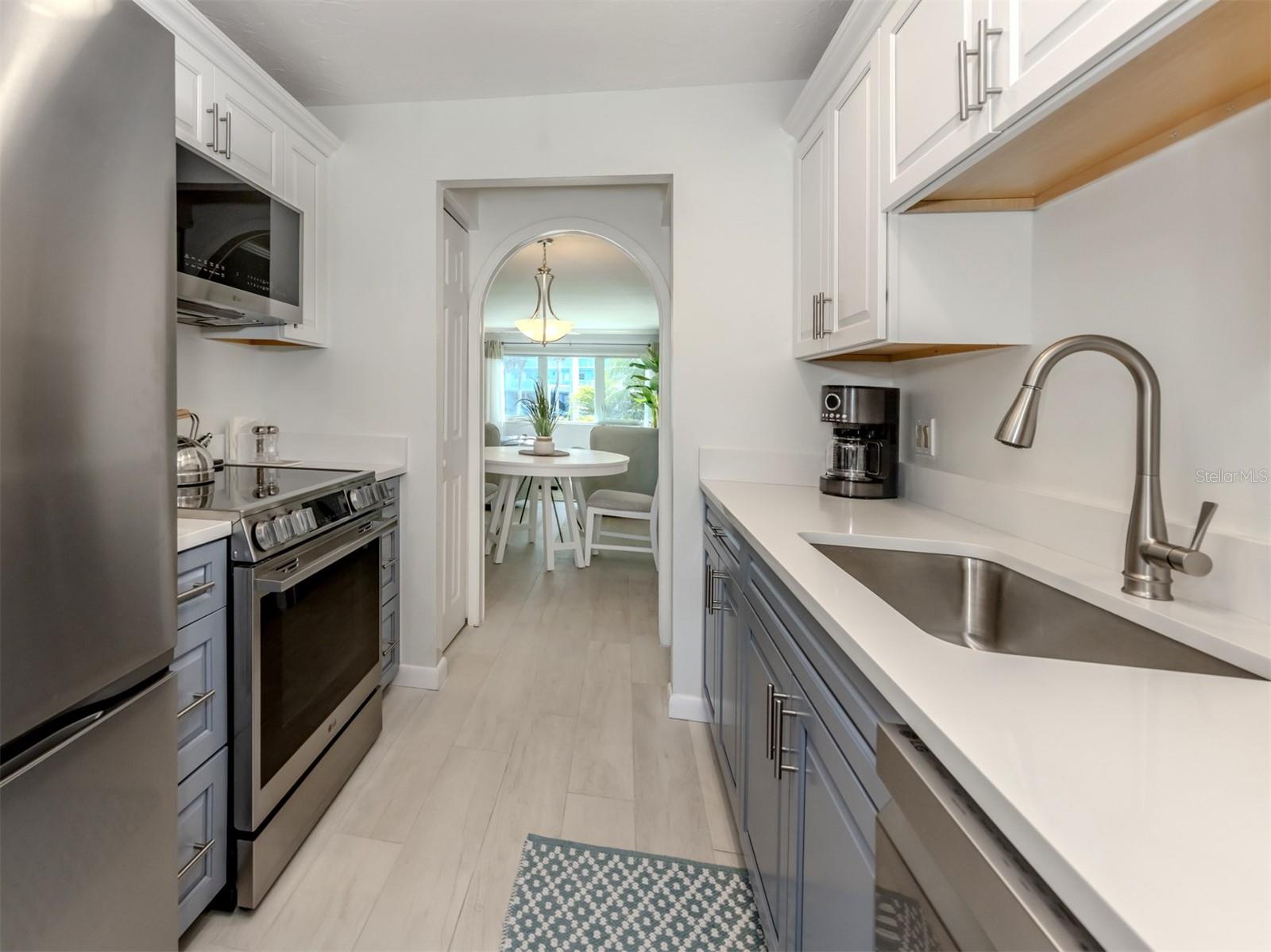 GULF TWIN TOWERS - Residential