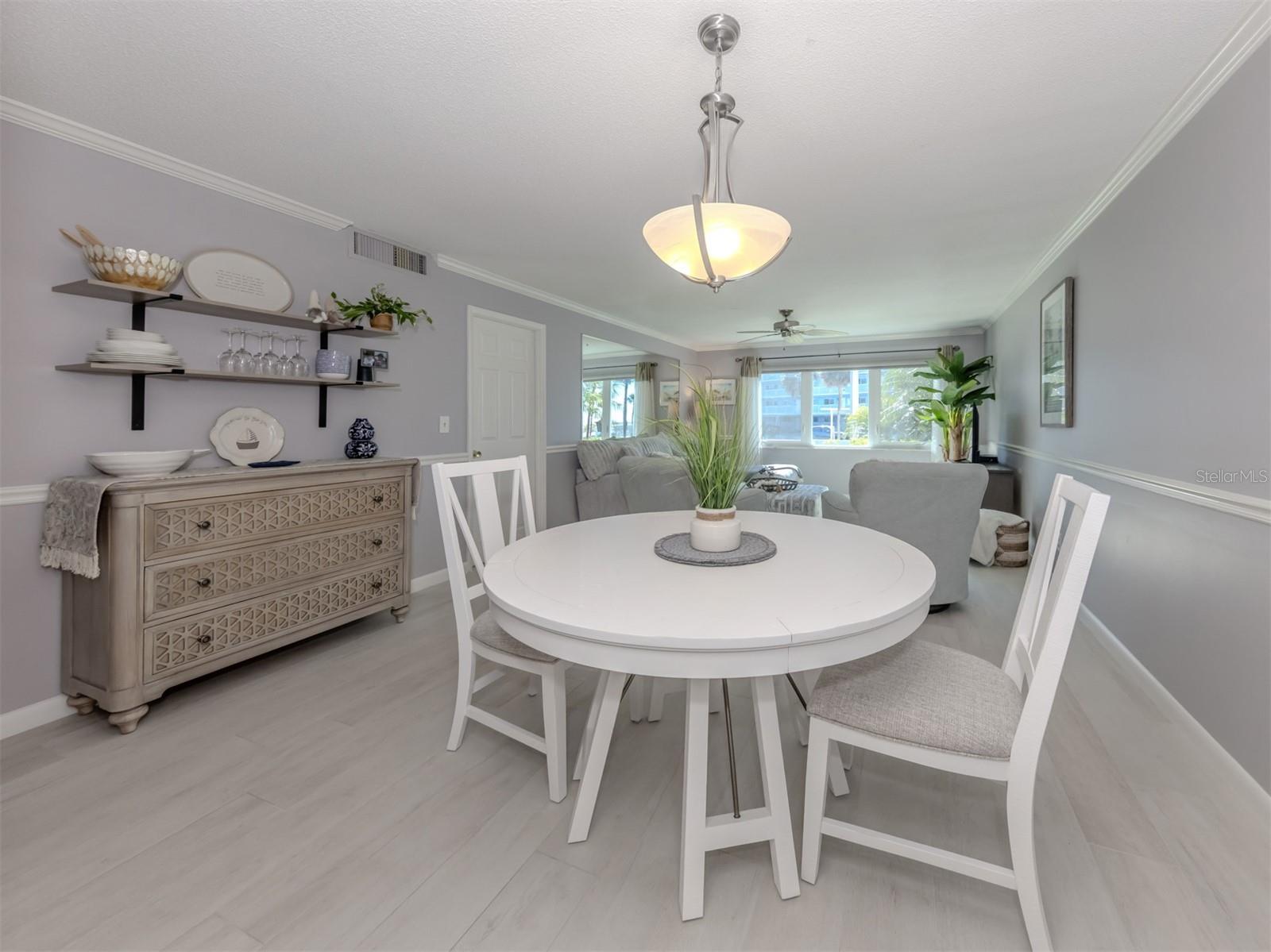 500 THE ESPLANADE N 102