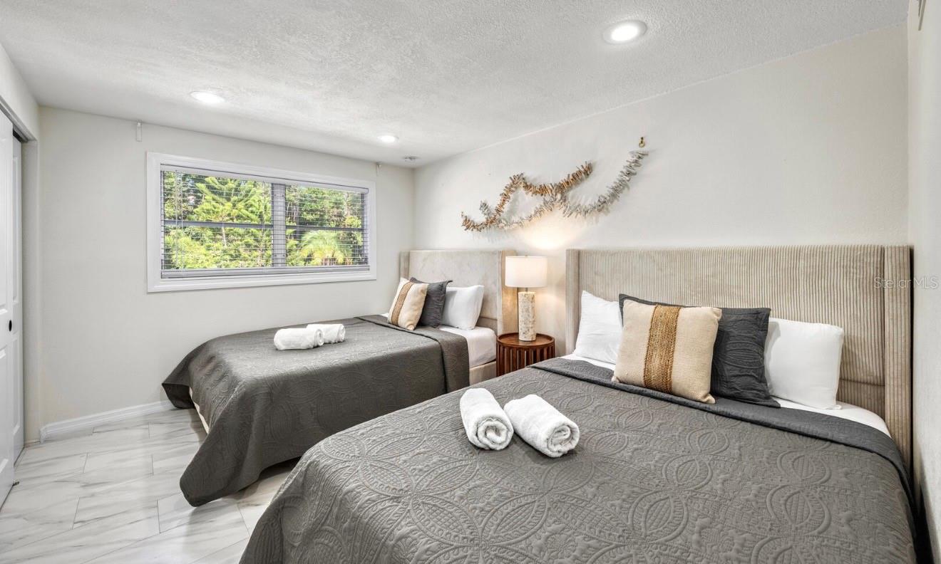 LONGBOAT KEY - Residential Income