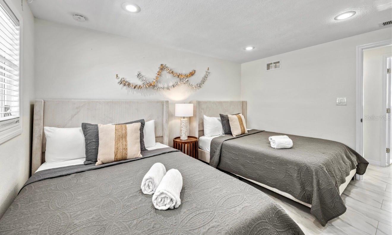 LONGBOAT KEY - Residential Income