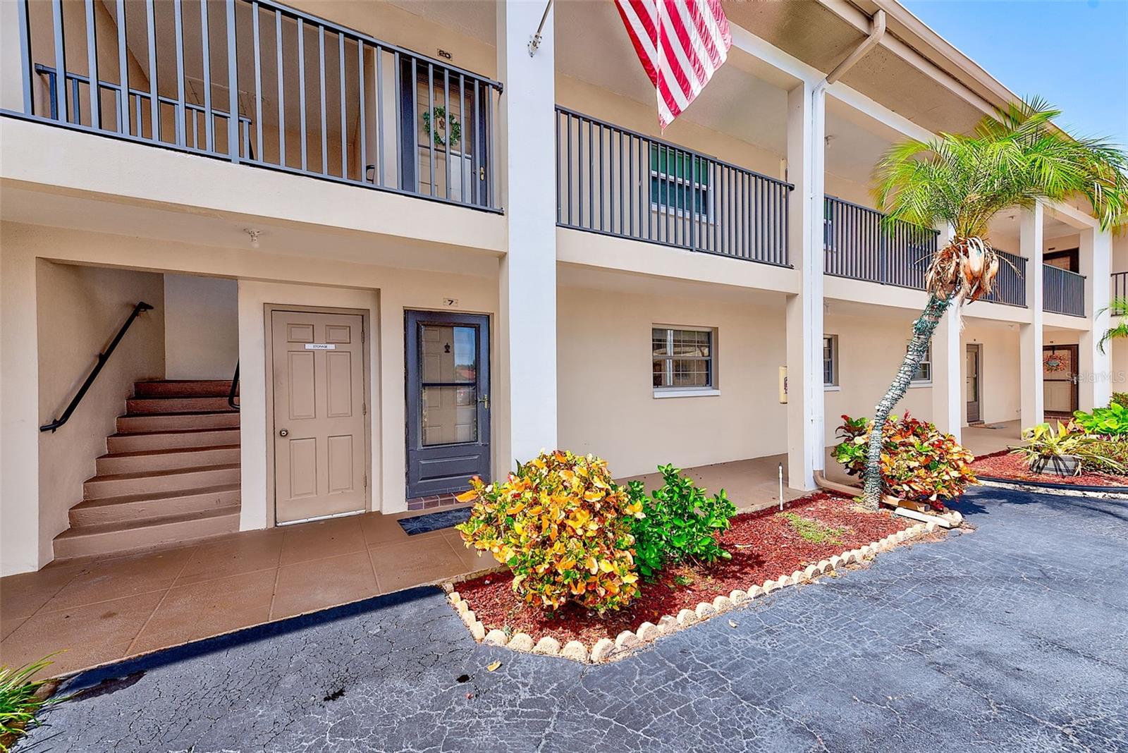 IMPERIAL POINT CONDO - Residential