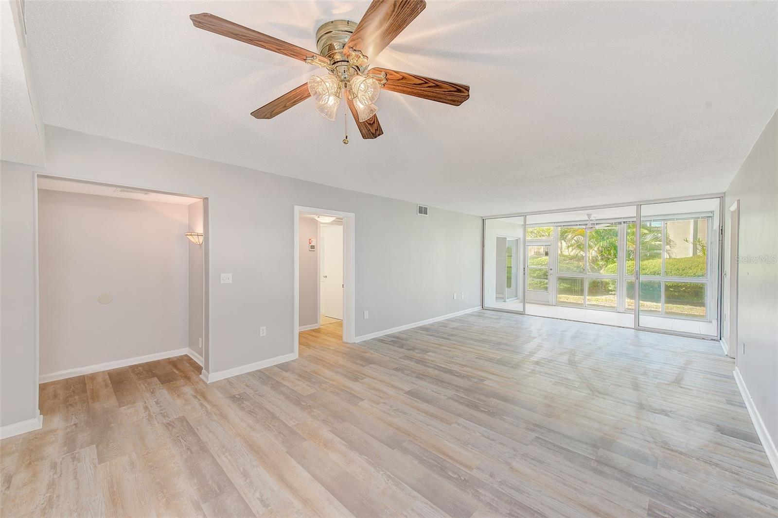 IMPERIAL POINT CONDO - Residential