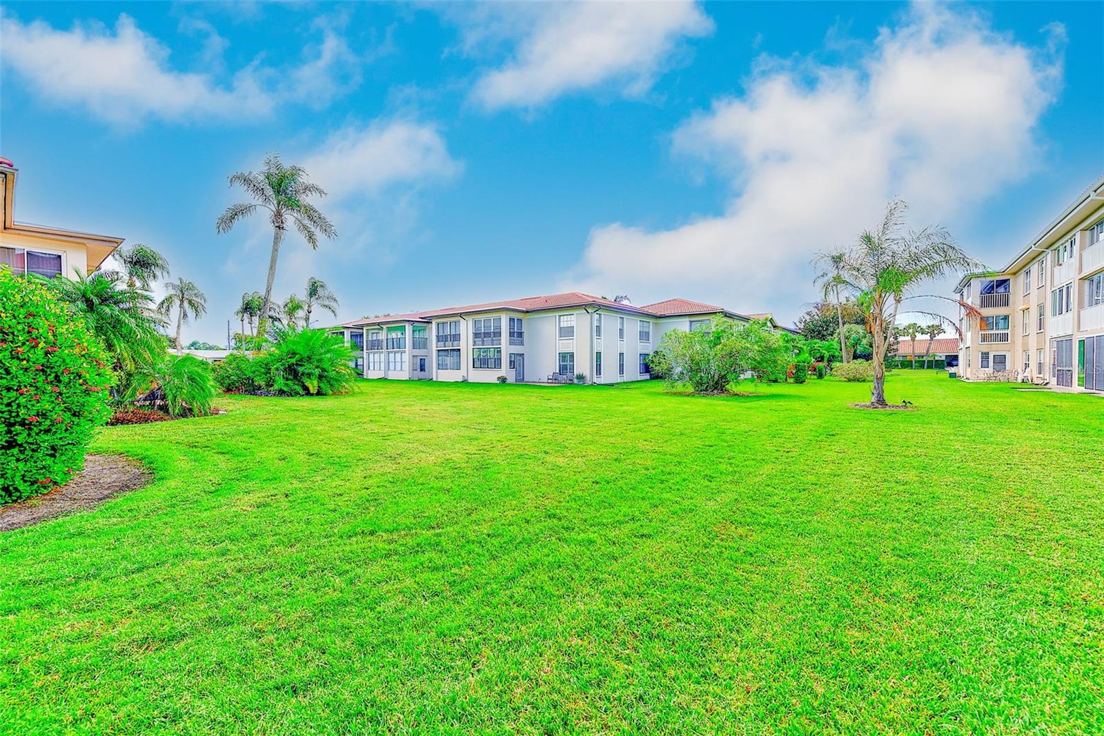 IMPERIAL POINT CONDO - Residential