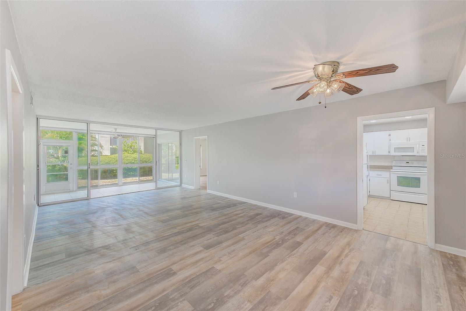 IMPERIAL POINT CONDO - Residential