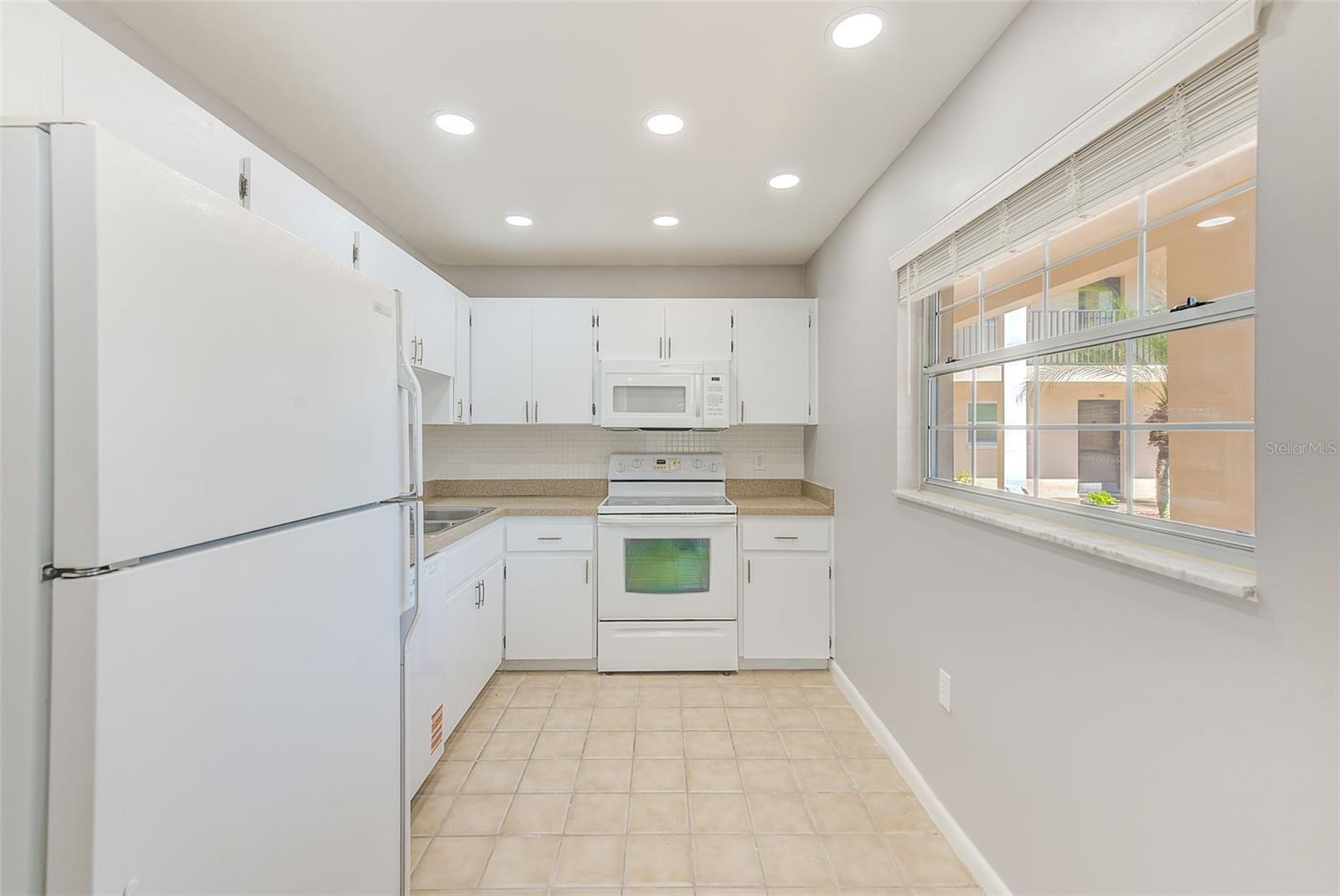 IMPERIAL POINT CONDO - Residential