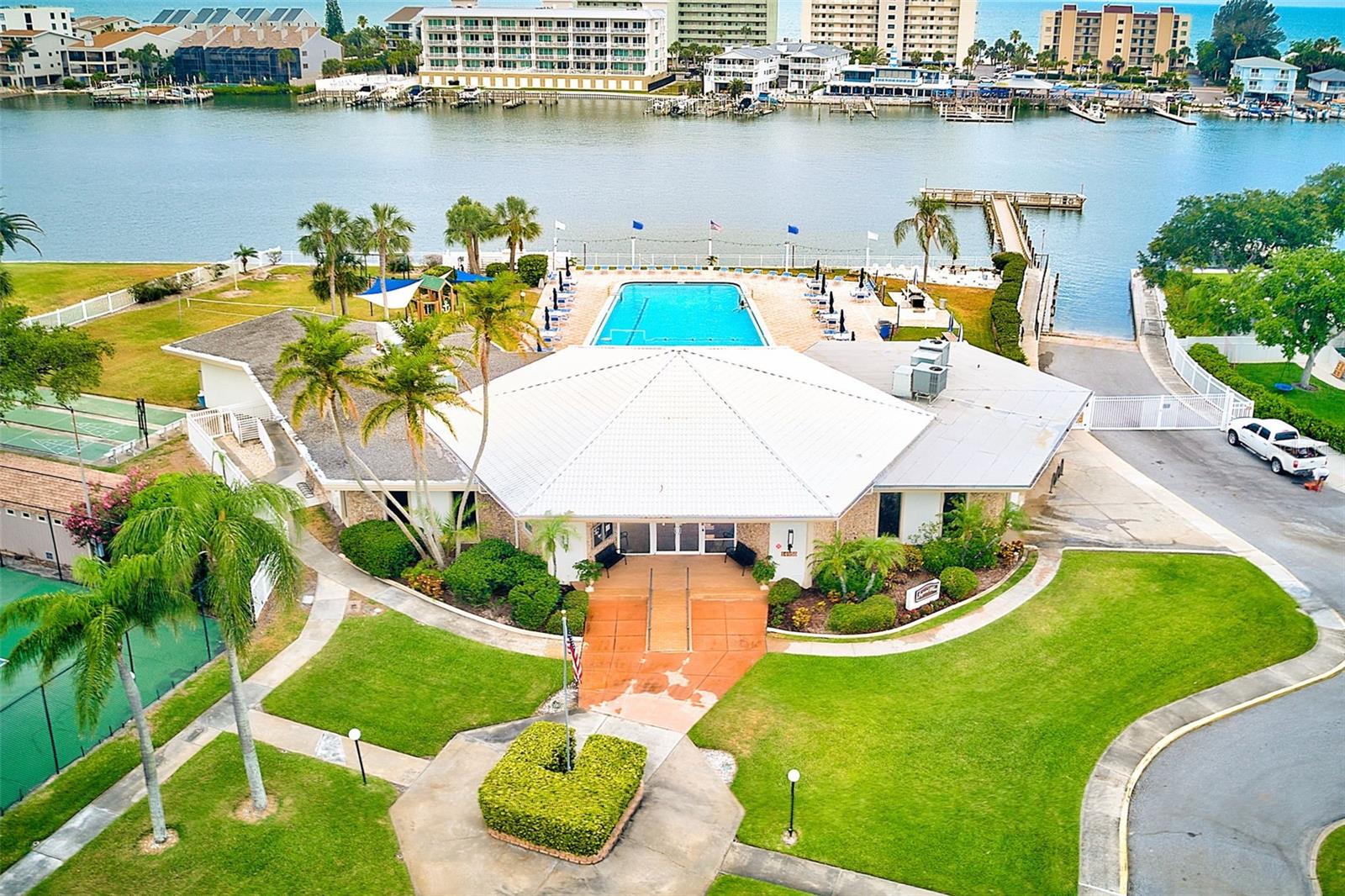 IMPERIAL POINT CONDO - Residential