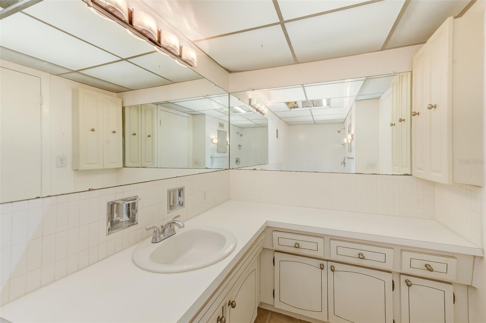 IMPERIAL POINT CONDO - Residential