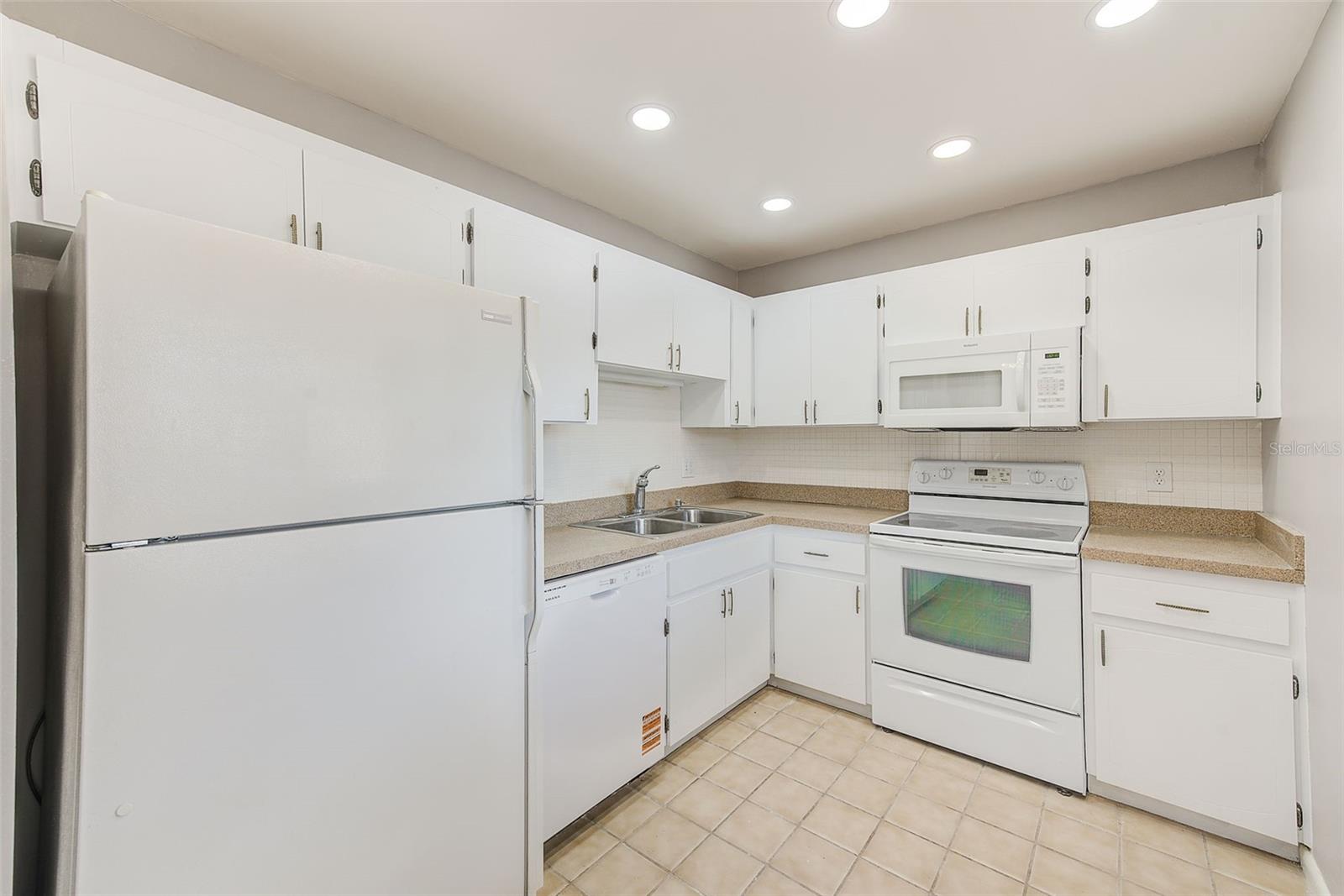 IMPERIAL POINT CONDO - Residential