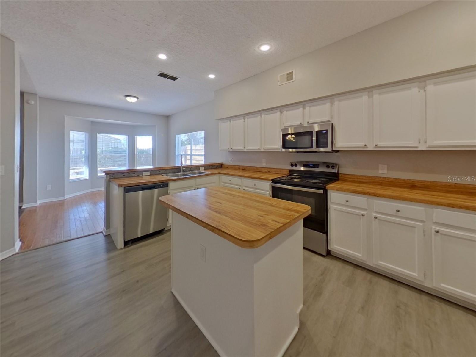 PINES WEKIVA SEC 02 PH 01 - Residential Lease