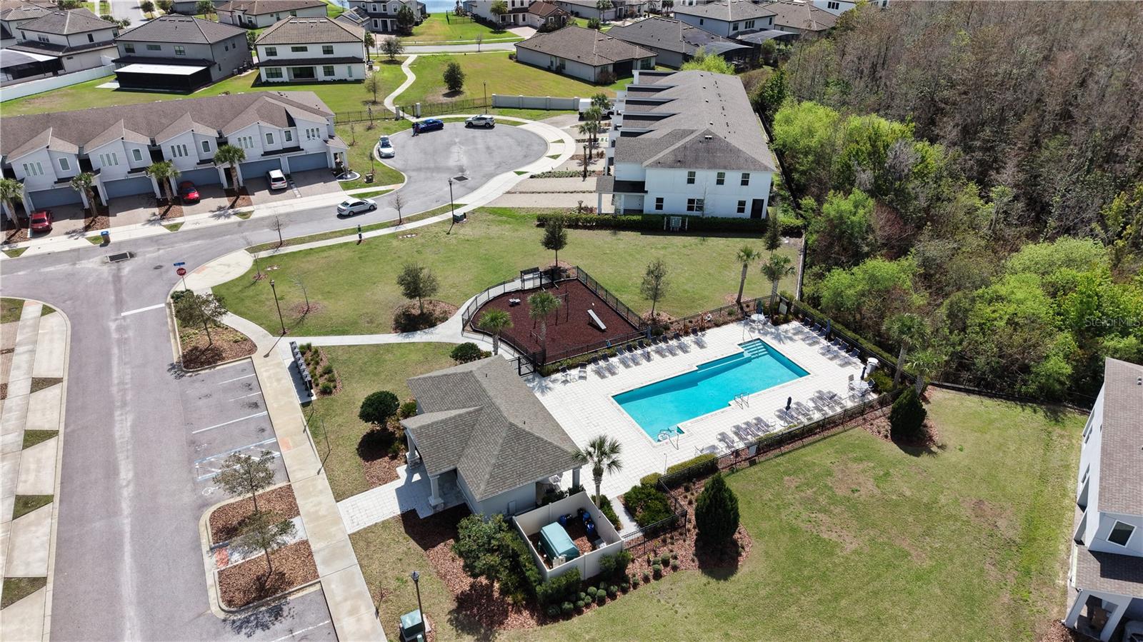 BELLA PARC TWNHMS - Residential