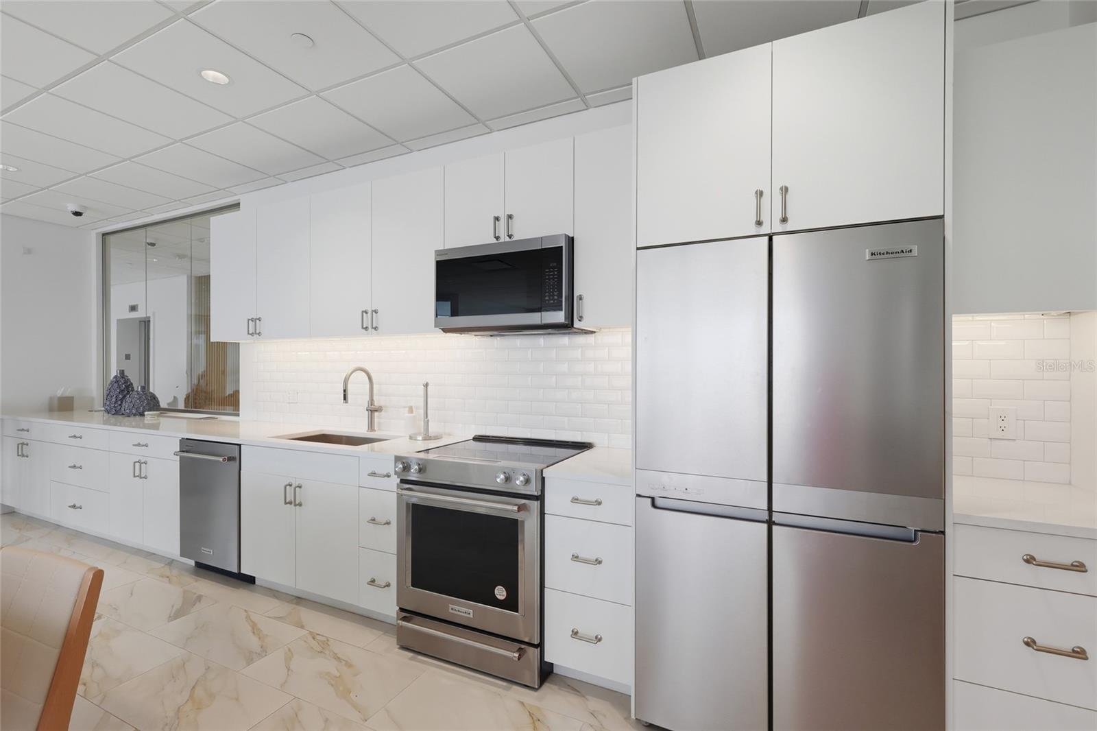 KEY TOWER SOUTH - Residential Lease