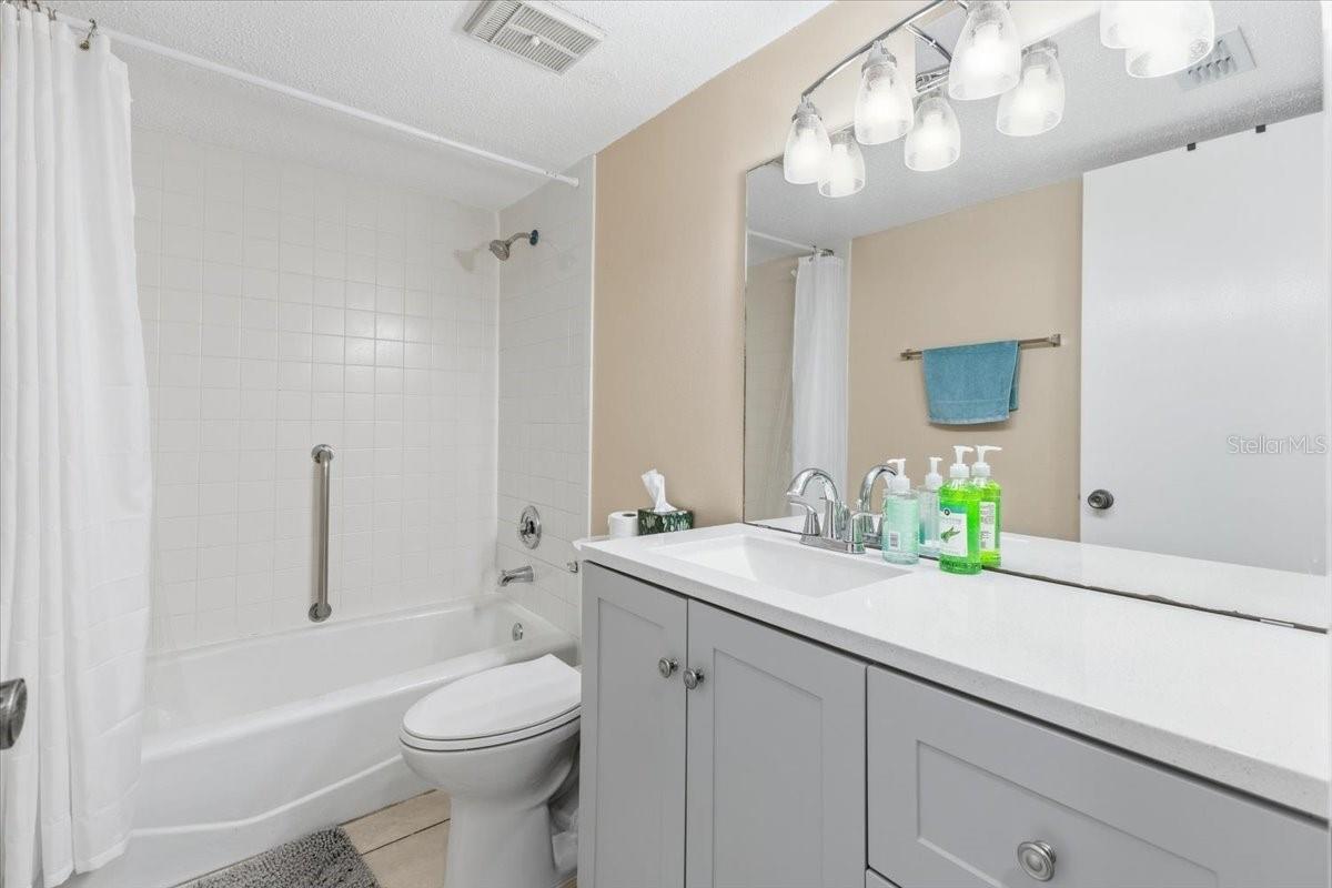 PALM MANOR PH 03 - Residential Lease