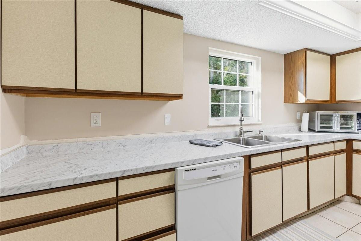 PALM MANOR PH 03 - Residential Lease