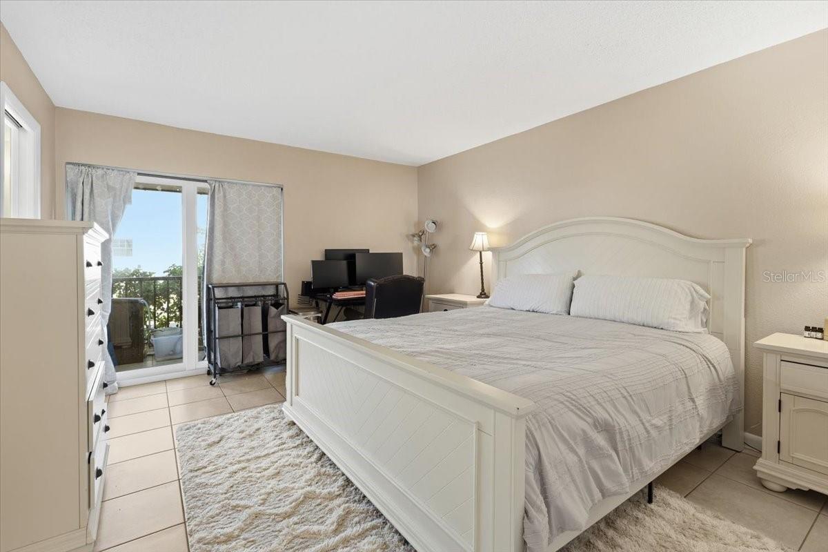 PALM MANOR PH 03 - Residential Lease