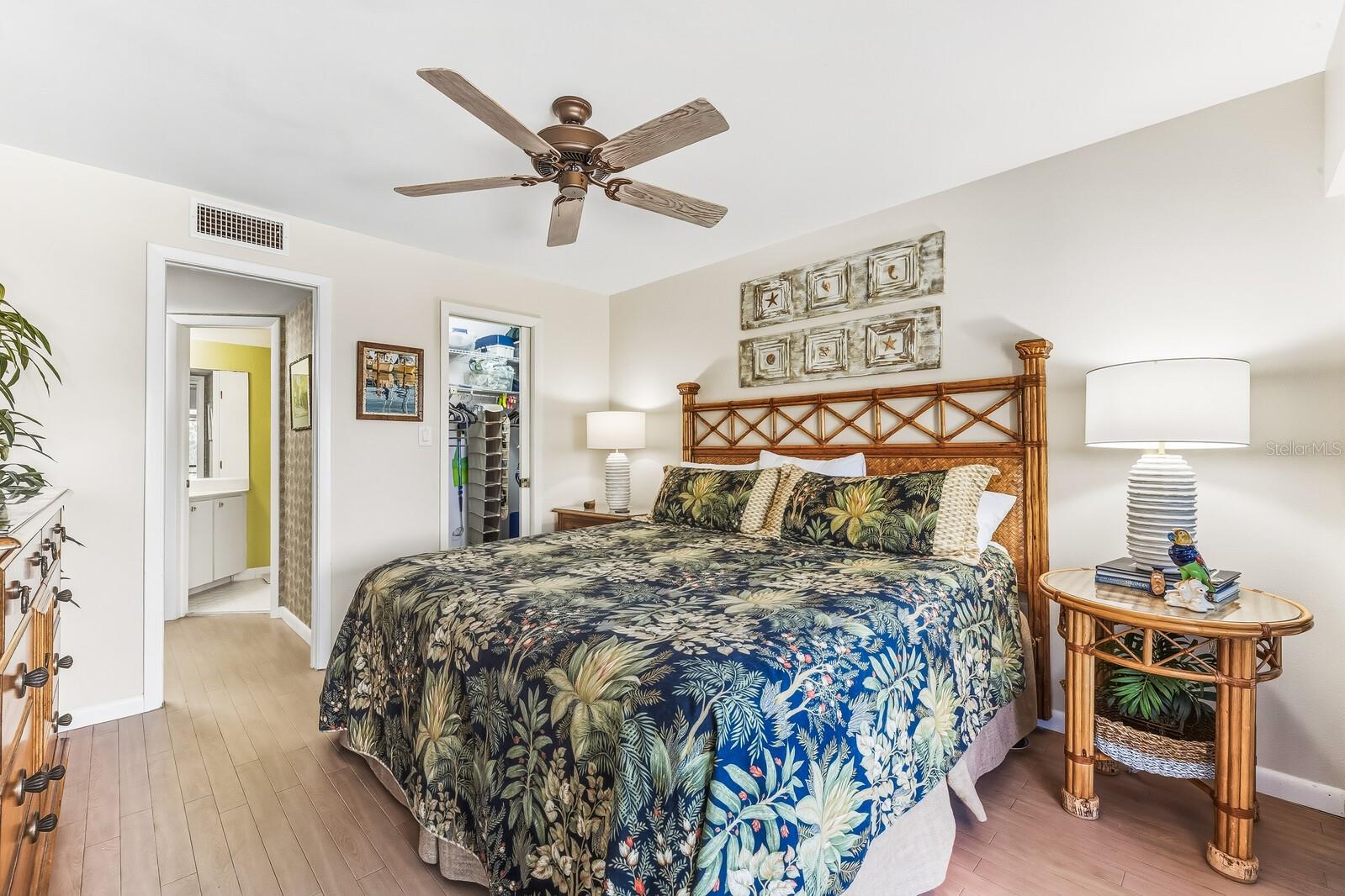 BEACH CHALET - Residential