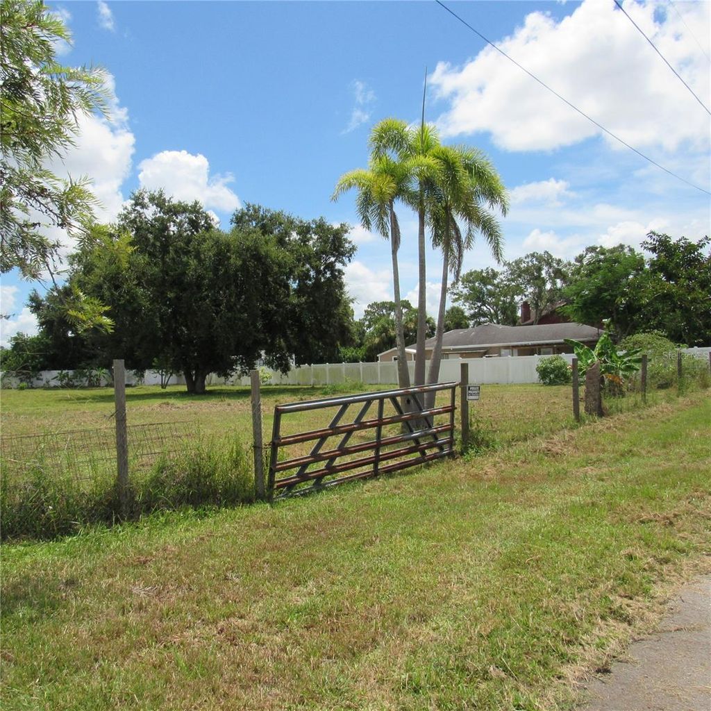 Photo of 6725 Quonset Road, Bradenton, FL 34203 (MLS # A4661467)