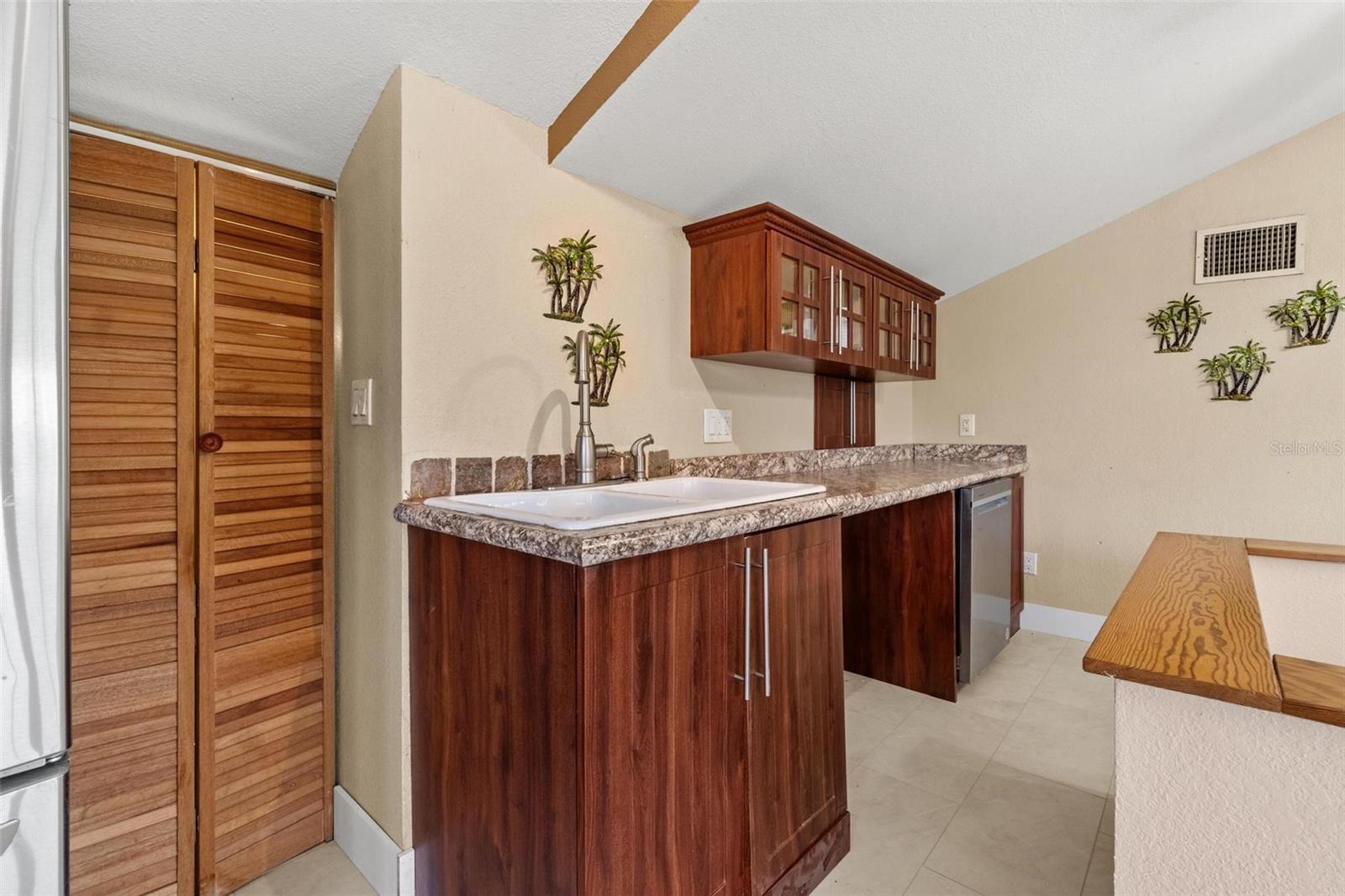 AZURE VIEW UNIT 1 - Residential Lease