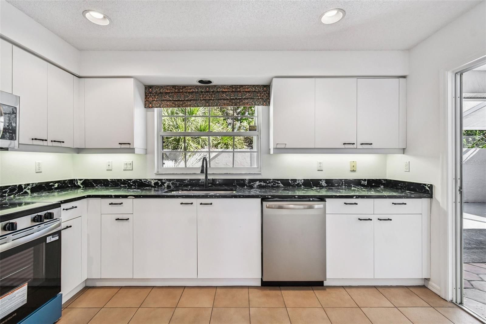 CRESTWOOD VILLAGE OF SARA 4 & 5 - Residential