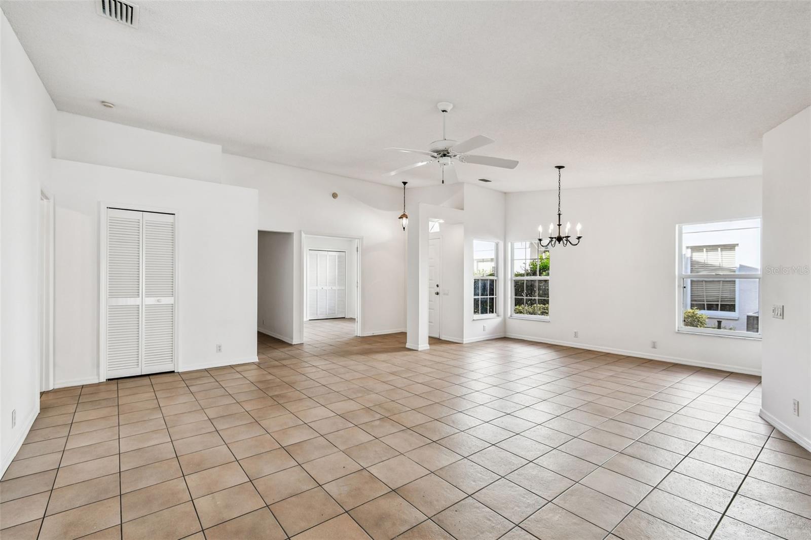 CRESTWOOD VILLAGE OF SARA 4 & 5 - Residential