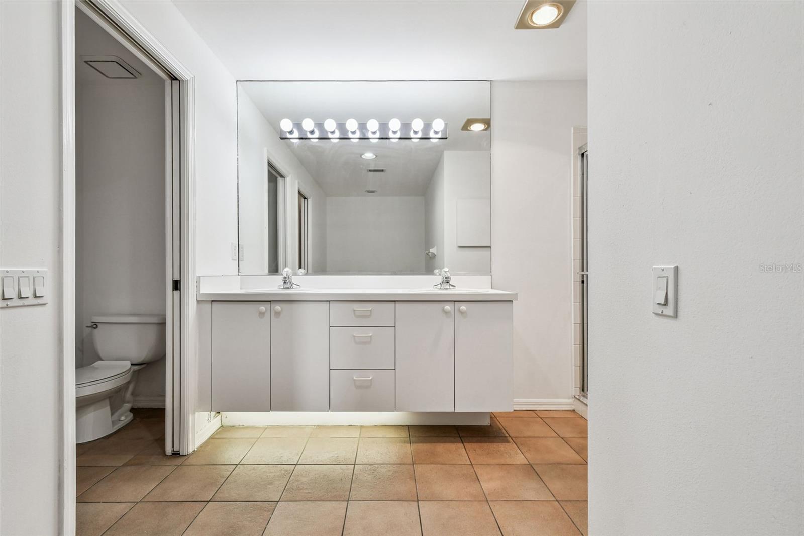 CRESTWOOD VILLAGE OF SARA 4 & 5 - Residential