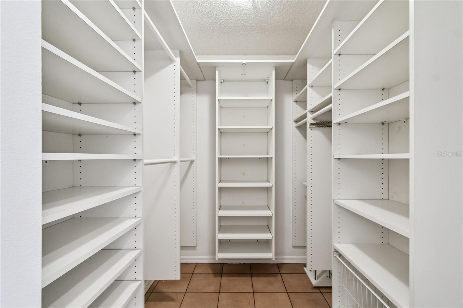 CRESTWOOD VILLAGE OF SARA 4 & 5 - Residential