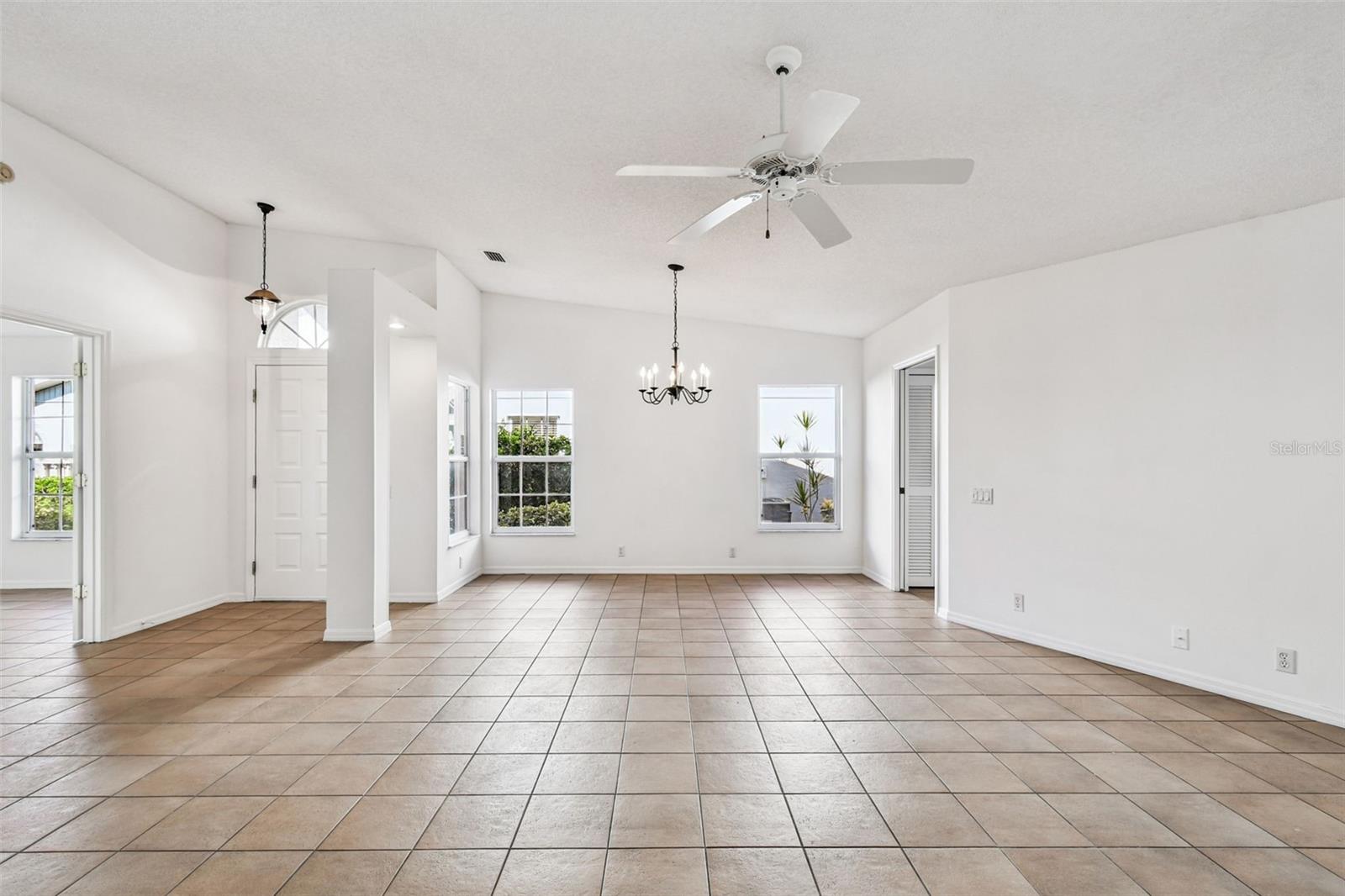 CRESTWOOD VILLAGE OF SARA 4 & 5 - Residential