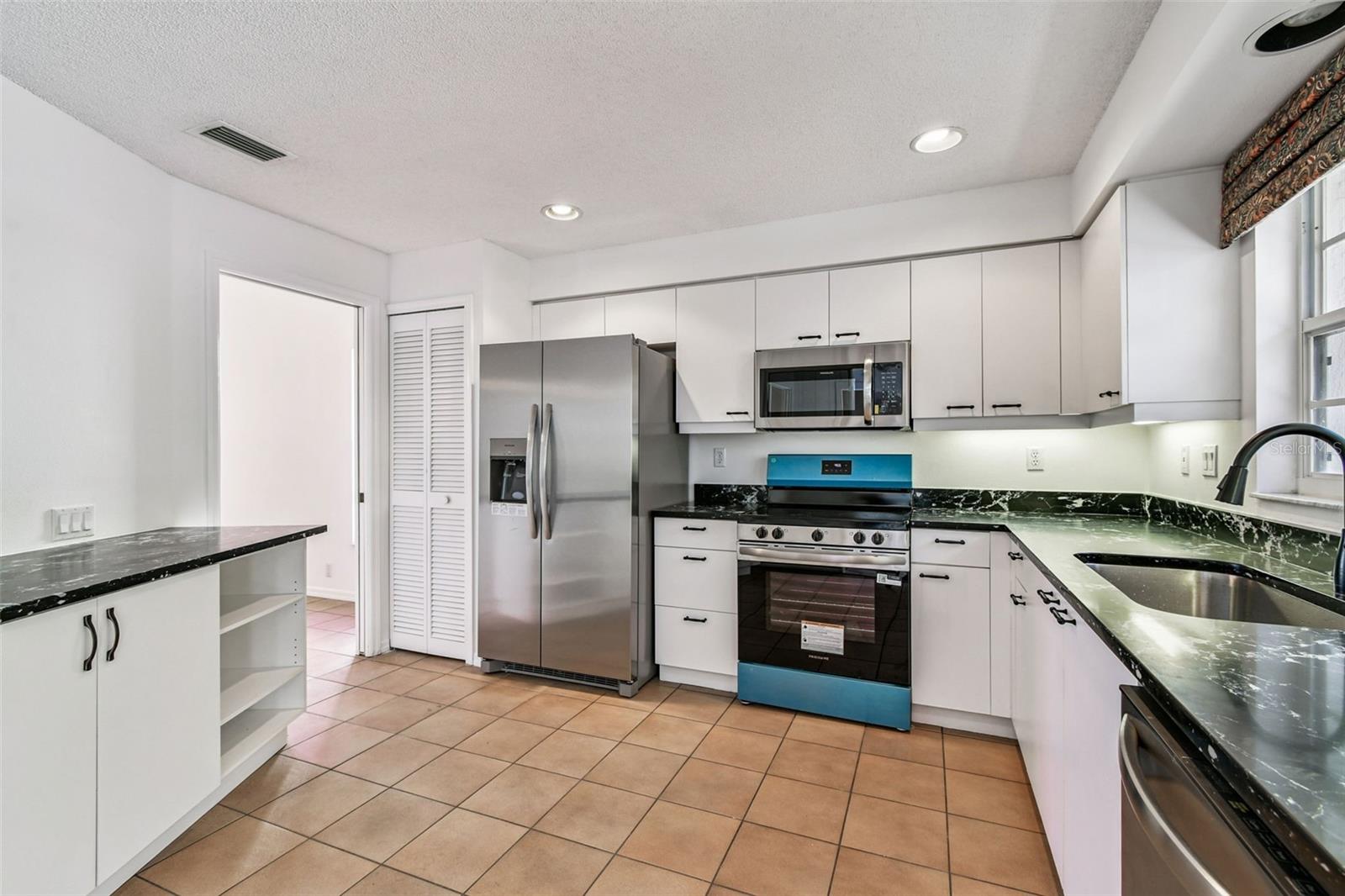 CRESTWOOD VILLAGE OF SARA 4 & 5 - Residential