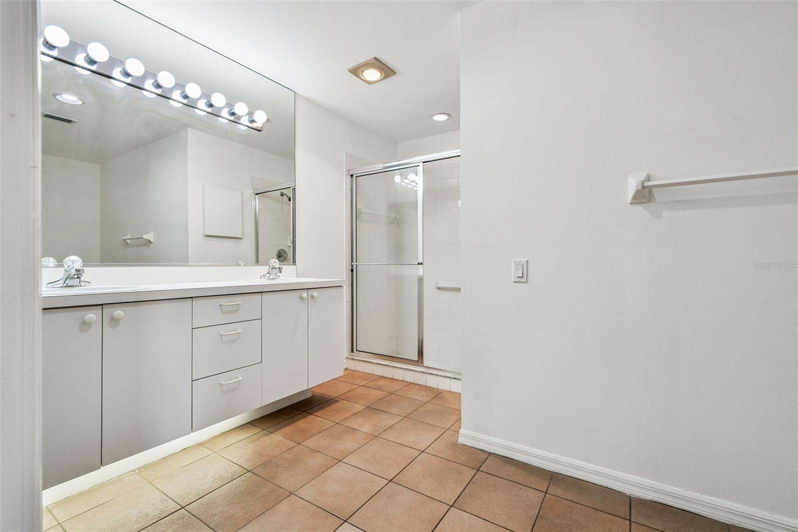 CRESTWOOD VILLAGE OF SARA 4 & 5 - Residential