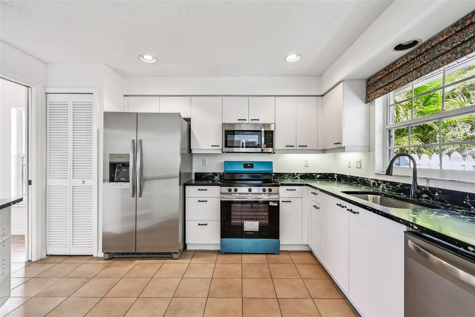 CRESTWOOD VILLAGE OF SARA 4 & 5 - Residential