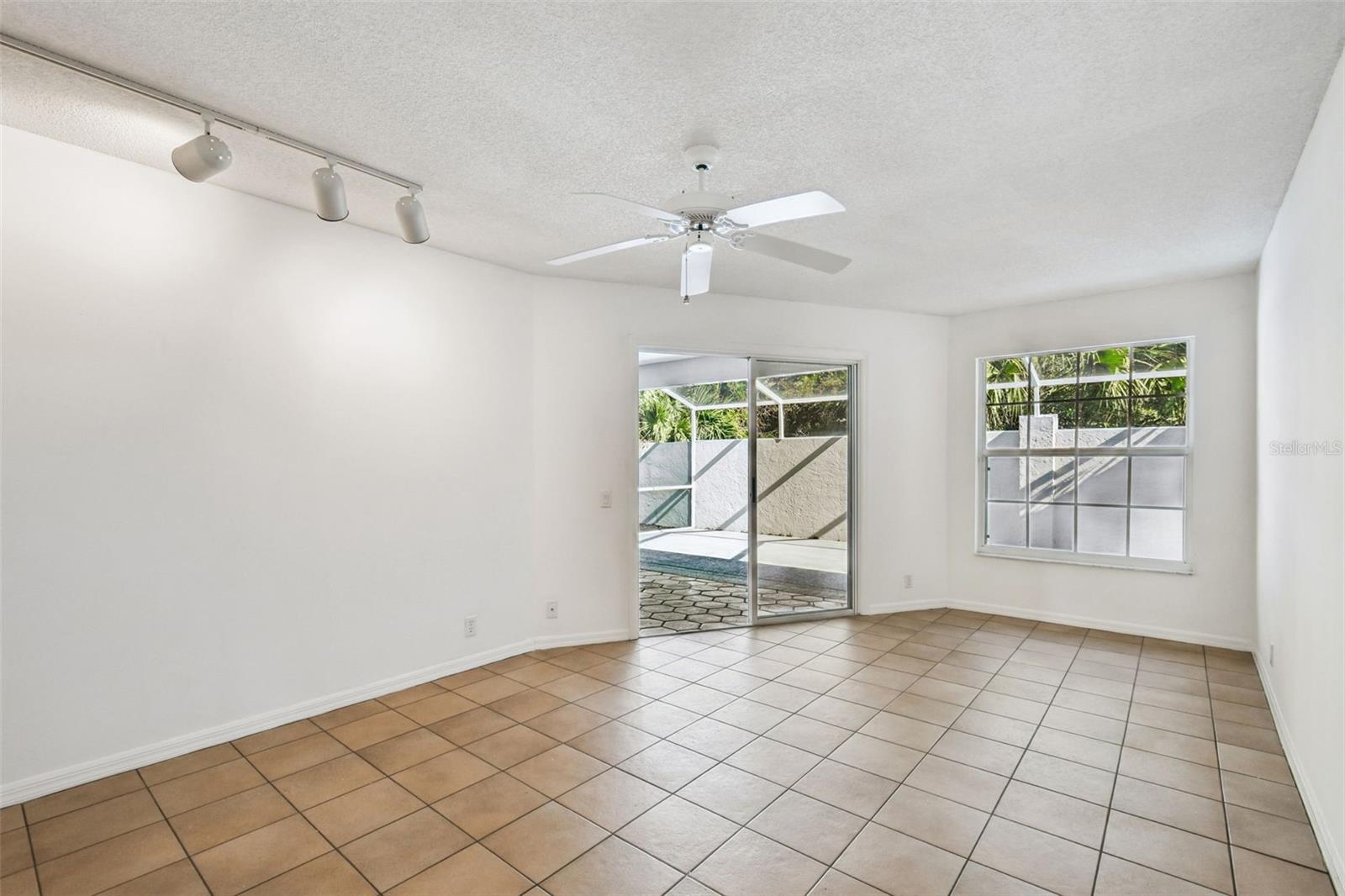 CRESTWOOD VILLAGE OF SARA 4 & 5 - Residential